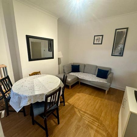 4 Bedroom House In Turnpike Lane/Wood Green Londres Exterior foto