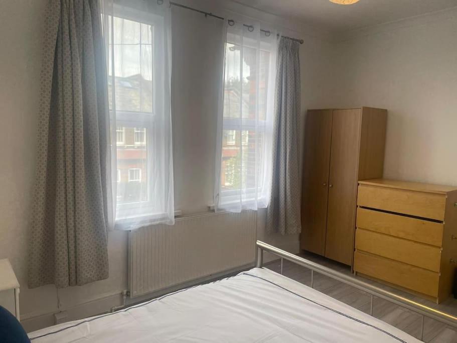 4 Bedroom House In Turnpike Lane/Wood Green Londres Exterior foto