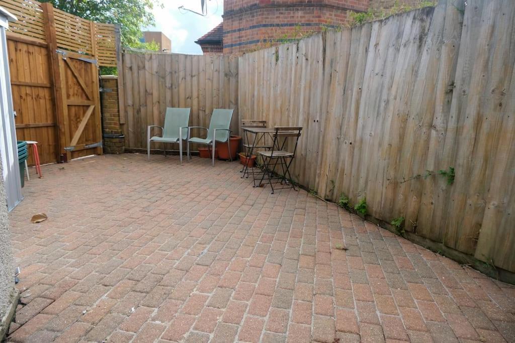 4 Bedroom House In Turnpike Lane/Wood Green Londres Exterior foto