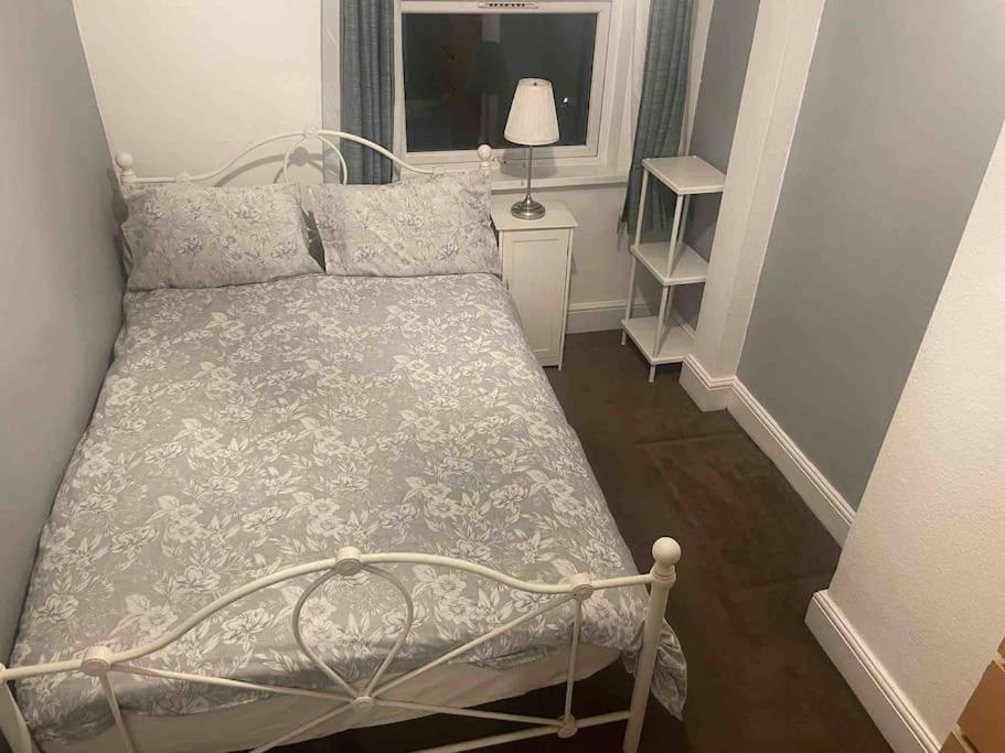 4 Bedroom House In Turnpike Lane/Wood Green Londres Exterior foto